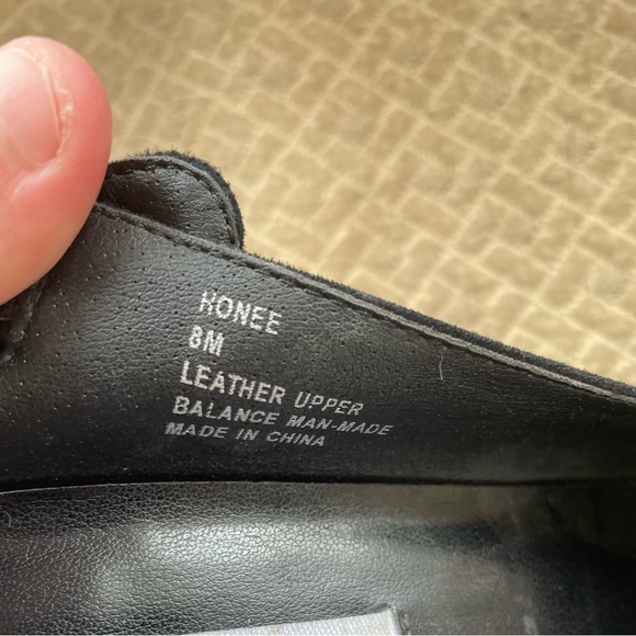 Steve Madden 7 M Honee
Black Suede Leather Pumps with a 2.5 in heel - Picture 5 of 5